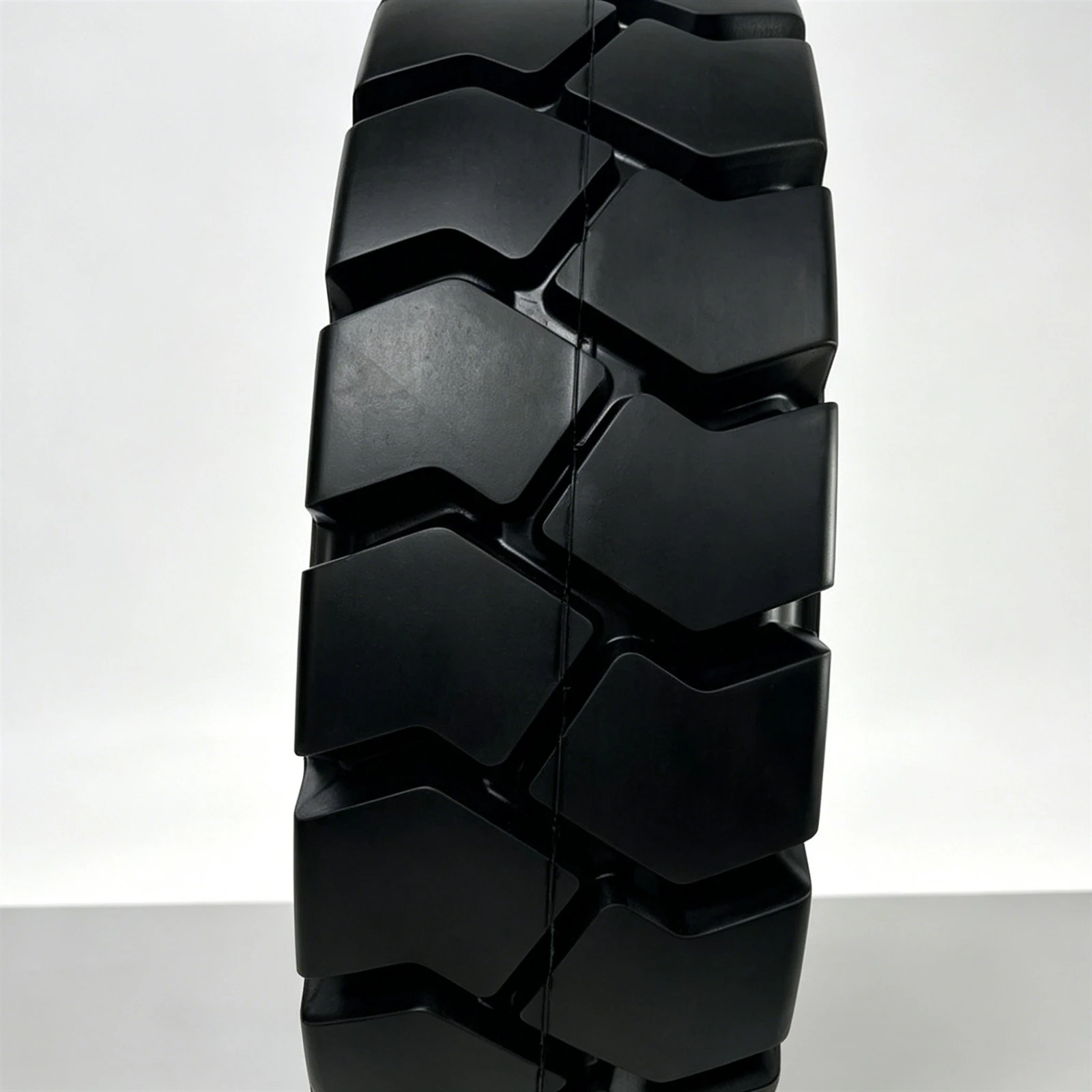 825-15 Solid Forklift Tire 825-15 Solid Forklift Tire